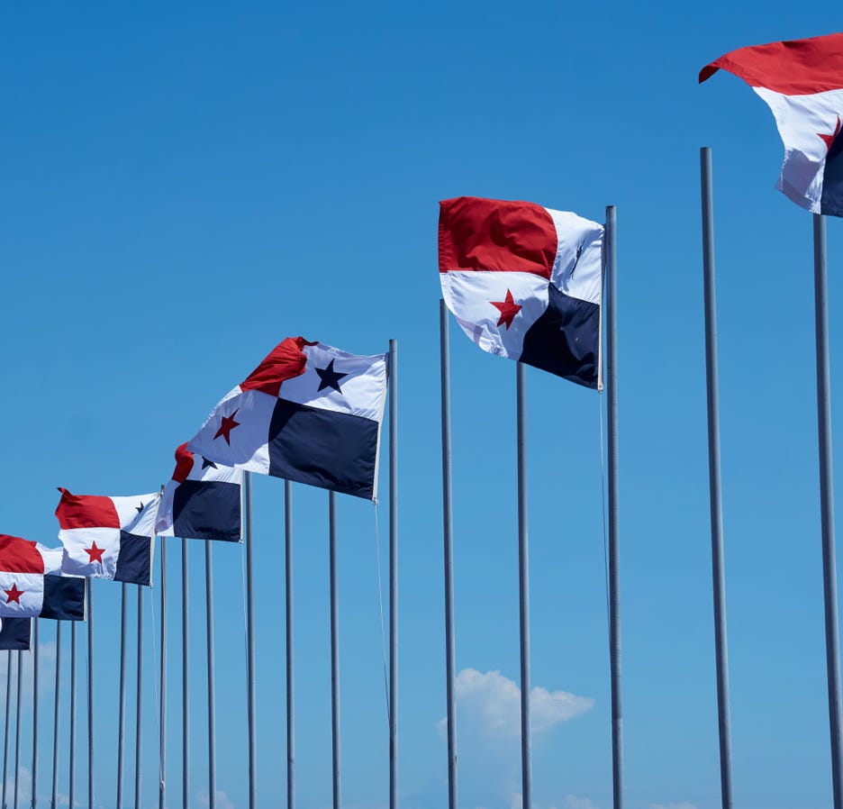 Hombre Estar De Pie, En El Escenario